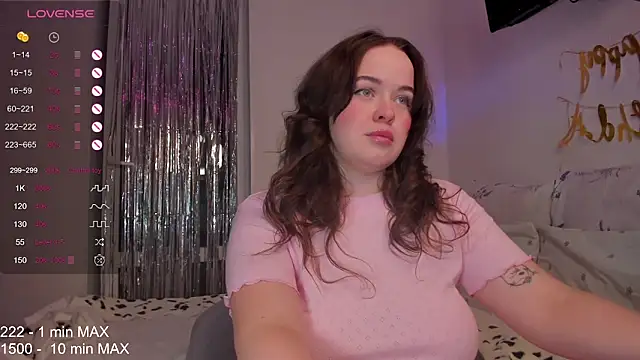 HANNA MONTANAS online show from 12/04/25, 04:59