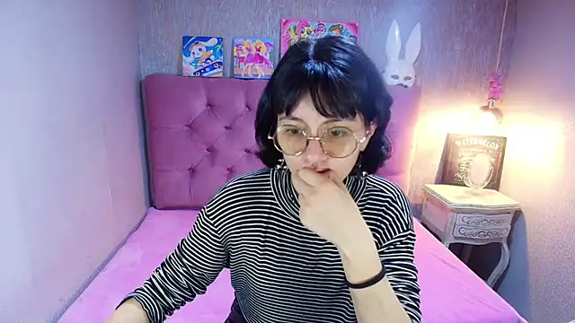 Snapshot of charlottemoonxz chatting on 04/21/26, 06:34 charlottemoonxz online show from 04/21/26, 06:34