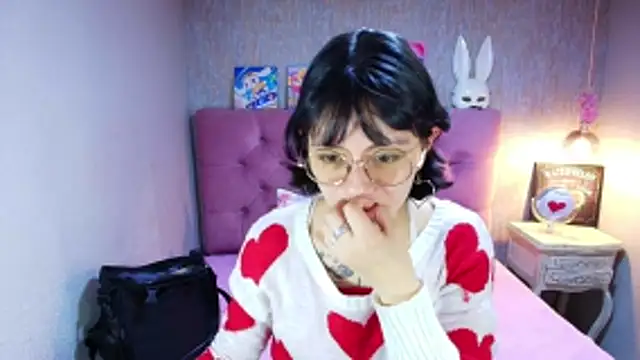 Snapshot of charlottemoonxz chatting on 04/24/26, 06:21 charlottemoonxz online show from 04/24/26, 06:21
