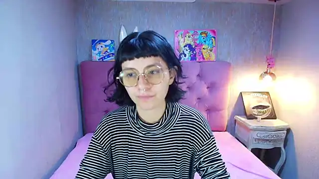 Snapshot of charlottemoonxz chatting on 05/15/26, 06:04 charlottemoonxz online show from 05/15/26, 06:04