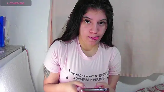 Snapshot of lynieh- chatting on 12/05/25, 08:16 lynieh- online show from 12/05/25, 08:16