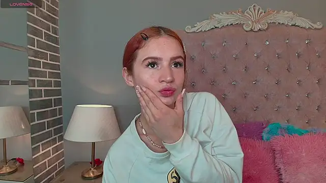 Snapshot of AdelaineBest chatting on 09/24/25, 04:38 AdelaineBest online show from 09/24/25, 04:38