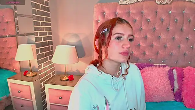 Snapshot of AdelaineBest chatting on 10/17/25, 06:05 AdelaineBest online show from 10/17/25, 06:05