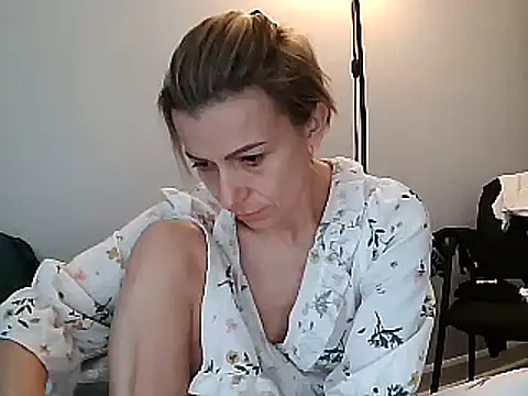 Snapshot of anechka1 chatting on 12/10/24, 01:44 anechka1 online show from 12/10/24, 01:44