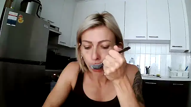 Snapshot of anechka1 chatting on 09/16/25, 01:45 anechka1 online show from 09/16/25, 01:45