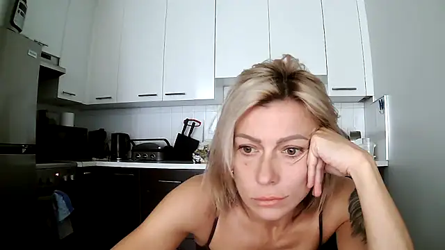 Snapshot of anechka1 chatting on 10/04/25, 04:49 anechka1 online show from 10/04/25, 04:49