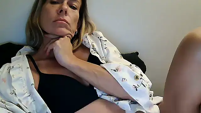 Snapshot of anechka1 chatting on 11/12/25, 11:47 anechka1 online show from 11/12/25, 11:47