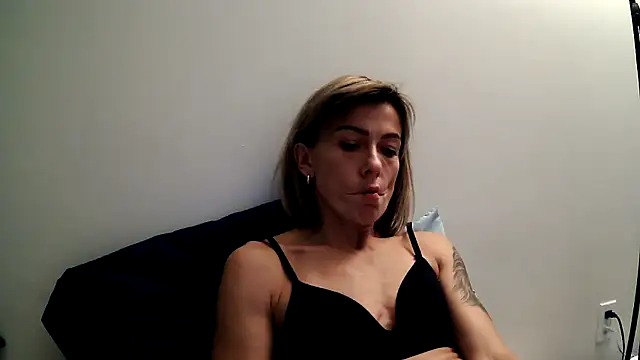 Snapshot of anechka1 chatting on 11/22/25, 01:37 anechka1 online show from 11/22/25, 01:37