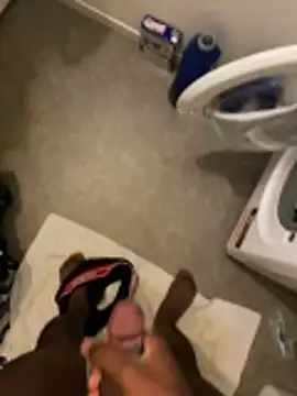 Snapshot of damien954 chatting on 12/16/25, 08:41 damien954 online show from 12/16/25, 08:41