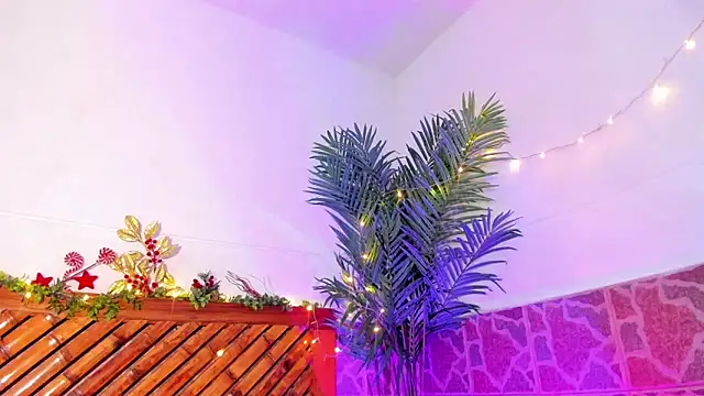 Snapshot of kimberly_Gonzalez1 chatting on 12/18/24, 06:43 kimberly Gonzalez1 online show from 12/18/24, 06:43