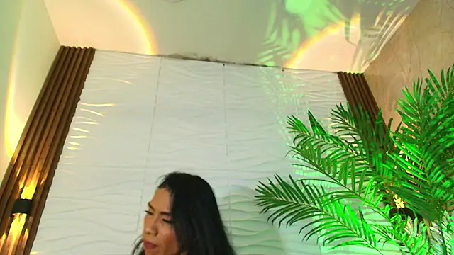 Snapshot of kimberly_Gonzalez1 chatting on 11/12/25, 08:52 kimberly Gonzalez1 online show from 11/12/25, 08:52