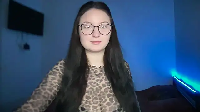 Snapshot of LocaAlis chatting on 10/15/25, 12:38 LocaAlis online show from 10/15/25, 12:38