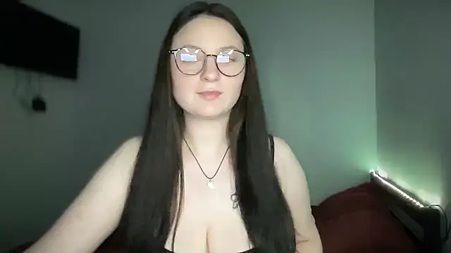 Snapshot of LocaAlis chatting on 10/18/25, 04:08 LocaAlis online show from 10/18/25, 04:08