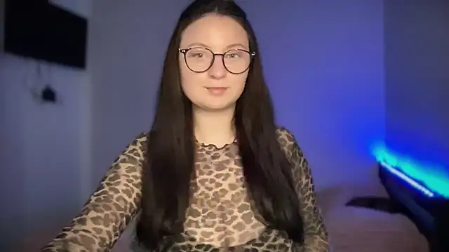 Snapshot of LocaAlis chatting on 10/20/25, 10:49 LocaAlis online show from 10/20/25, 10:49