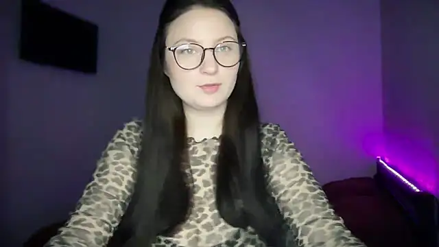 Snapshot of LocaAlis chatting on 11/21/25, 01:10 LocaAlis online show from 11/21/25, 01:10