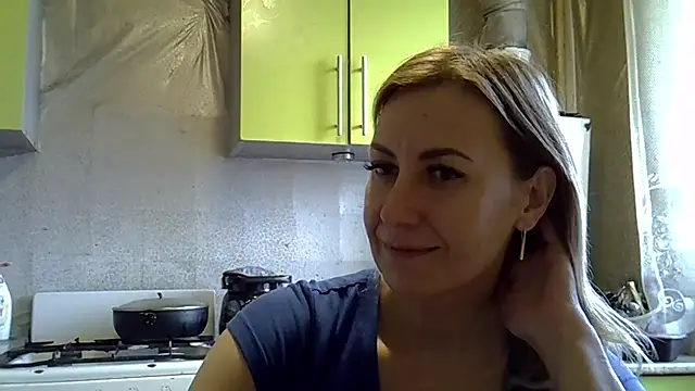 Snapshot of AshleyXHoney chatting on 12/05/24, 10:01 AshleyXHoney online show from 12/05/24, 10:01