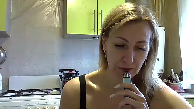 Snapshot of AshleyXHoney chatting on 12/06/24, 08:48 AshleyXHoney online show from 12/06/24, 08:48