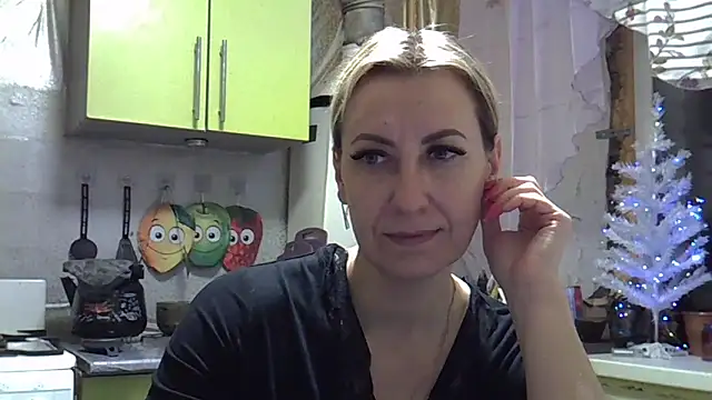 Snapshot of AshleyXHoney chatting on 12/31/24, 04:27 AshleyXHoney online show from 12/31/24, 04:27