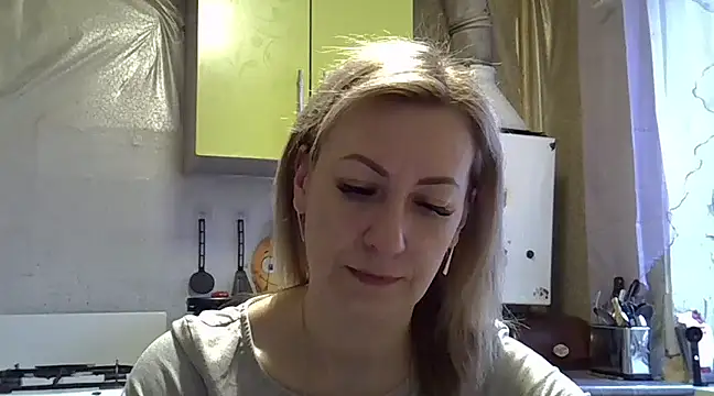 Snapshot of AshleyXHoney chatting on 01/24/25, 06:35 AshleyXHoney online show from 01/24/25, 06:35