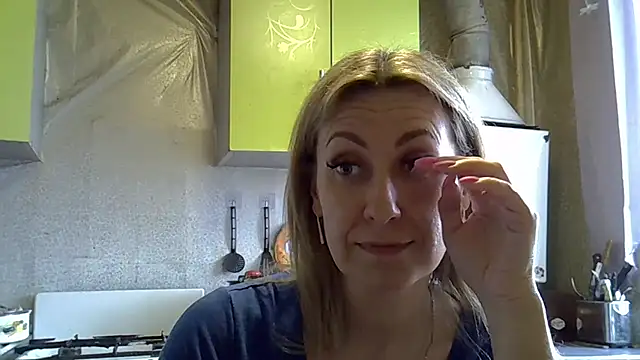 Snapshot of AshleyXHoney chatting on 03/21/25, 01:12 AshleyXHoney online show from 03/21/25, 01:12