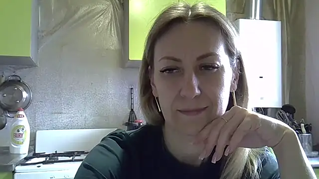 Snapshot of AshleyXHoney chatting on 04/10/26, 08:30 AshleyXHoney online show from 04/10/26, 08:30