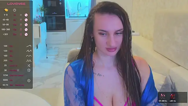 Snapshot of Cherry-Legenda chatting on 04/22/26, 06:31 Cherry-Legenda online show from 04/22/26, 06:31