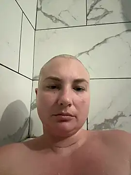 Snapshot of MilfyMrsRobinson chatting on 04/26/26, 03:42 MilfyMrsRobinson online show from 04/26/26, 03:42