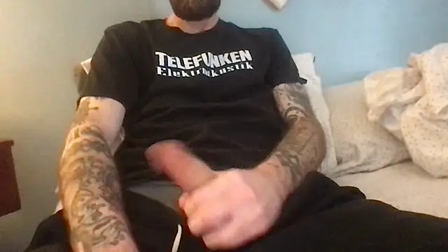 Snapshot of Cheese376 chatting on 02/17/25, 02:15 Cheese376 online show from 02/17/25, 02:15