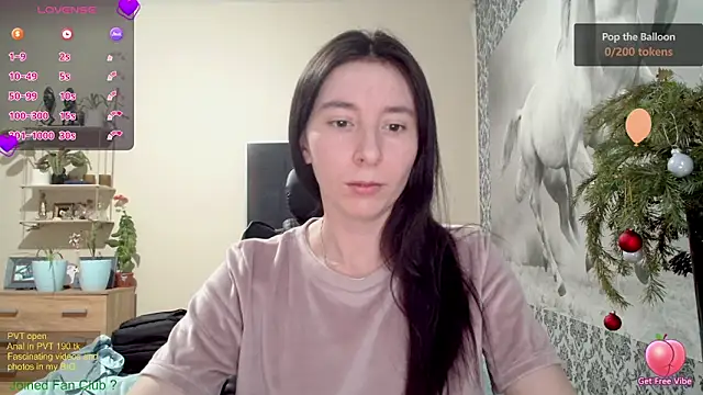 Snapshot of Wowpornoo chatting on 12/25/24, 03:28 Wowpornoo online show from 12/25/24, 03:28