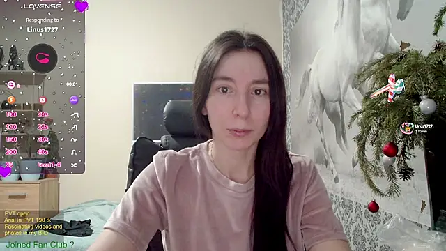 Snapshot of Wowpornoo chatting on 01/01/25, 11:05 Wowpornoo online show from 01/01/25, 11:05