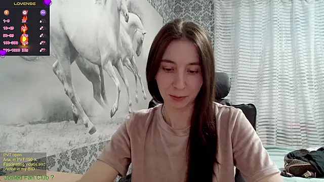 Snapshot of Wowpornoo chatting on 02/17/25, 12:05 Wowpornoo online show from 02/17/25, 12:05