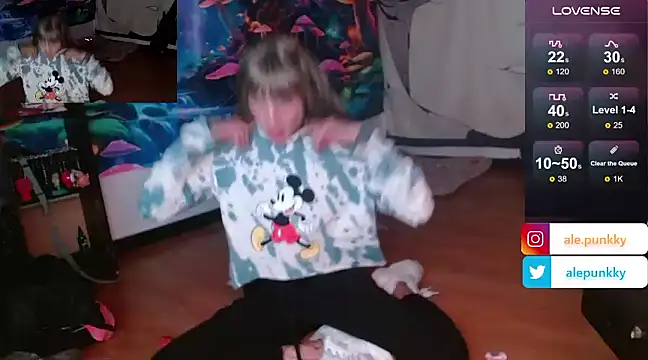 Snapshot of charlotbelucci_ chatting on 02/25/25, 11:22 charlotbelucci online show from 02/25/25, 11:22