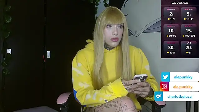 Snapshot of charlotbelucci_ chatting on 09/14/25, 05:39 charlotbelucci online show from 09/14/25, 05:39