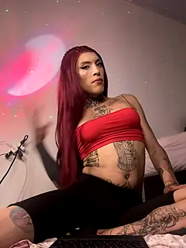 Snapshot of charlotbelucci_ chatting on 09/17/25, 12:18 charlotbelucci online show from 09/17/25, 12:18