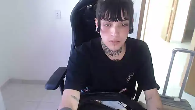 Snapshot of charlotbelucci_ chatting on 10/01/25, 05:52 charlotbelucci online show from 10/01/25, 05:52