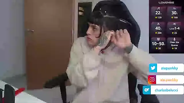 Snapshot of charlotbelucci_ chatting on 10/04/25, 10:02 charlotbelucci online show from 10/04/25, 10:02
