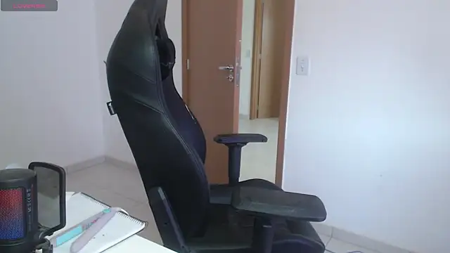 Snapshot of charlotbelucci_ chatting on 10/07/25, 10:34 charlotbelucci online show from 10/07/25, 10:34