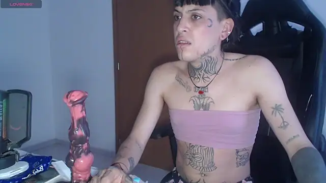 Snapshot of charlotbelucci_ chatting on 10/08/25, 09:07 charlotbelucci online show from 10/08/25, 09:07