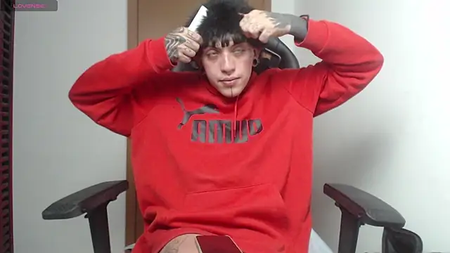 Snapshot of charlotbelucci_ chatting on 10/22/25, 07:41 charlotbelucci online show from 10/22/25, 07:41