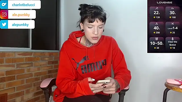 Snapshot of charlotbelucci_ chatting on 10/31/25, 08:37 charlotbelucci online show from 10/31/25, 08:37