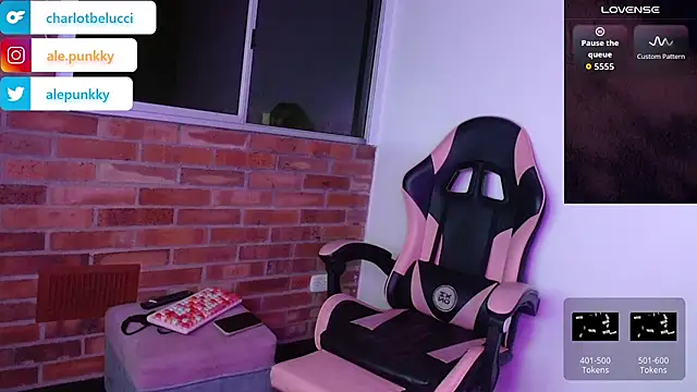 Snapshot of charlotbelucci_ chatting on 11/11/25, 08:47 charlotbelucci online show from 11/11/25, 08:47