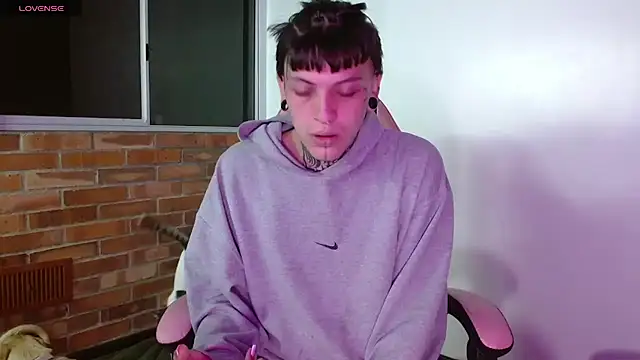 Snapshot of charlotbelucci_ chatting on 11/13/25, 09:19 charlotbelucci online show from 11/13/25, 09:19