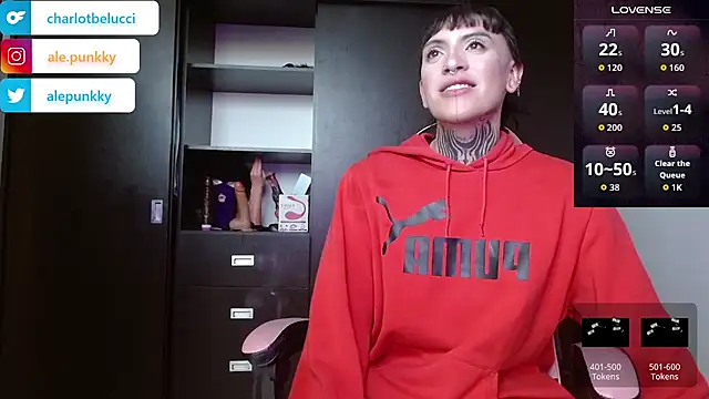 Snapshot of charlotbelucci_ chatting on 11/16/25, 09:09 charlotbelucci online show from 11/16/25, 09:09