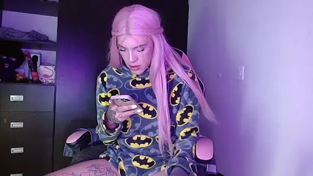 Snapshot of charlotbelucci_ chatting on 11/20/25, 08:14 charlotbelucci online show from 11/20/25, 08:14