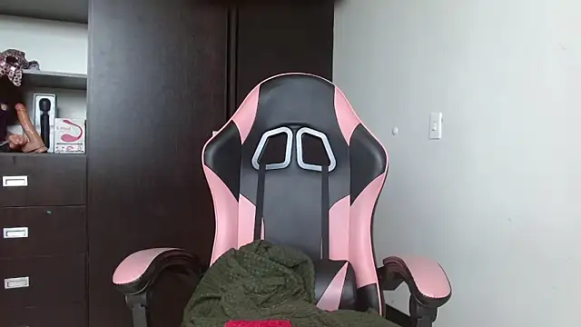 Snapshot of charlotbelucci_ chatting on 11/22/25, 12:26 charlotbelucci online show from 11/22/25, 12:26