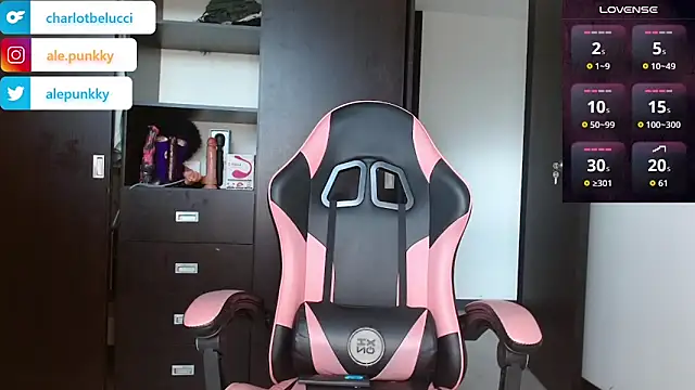 Snapshot of charlotbelucci_ chatting on 11/24/25, 12:05 charlotbelucci online show from 11/24/25, 12:05