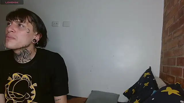 Snapshot of charlotbelucci_ chatting on 12/18/25, 11:16 charlotbelucci online show from 12/18/25, 11:16