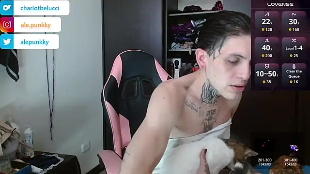 Snapshot of charlotbelucci_ chatting on 12/22/25, 08:28 charlotbelucci online show from 12/22/25, 08:28