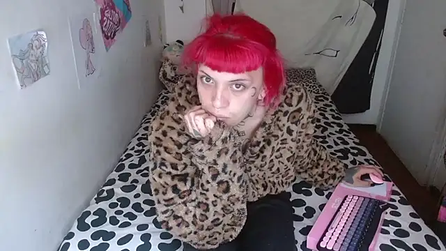 Snapshot of charlotbelucci_ chatting on 06/26/26, 11:47 charlotbelucci online show from 06/26/26, 11:47