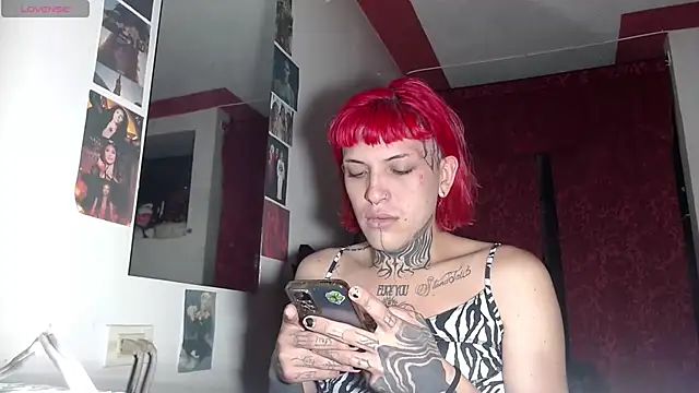 Snapshot of charlotbelucci_ chatting on 07/09/26, 11:58 charlotbelucci online show from 07/09/26, 11:58